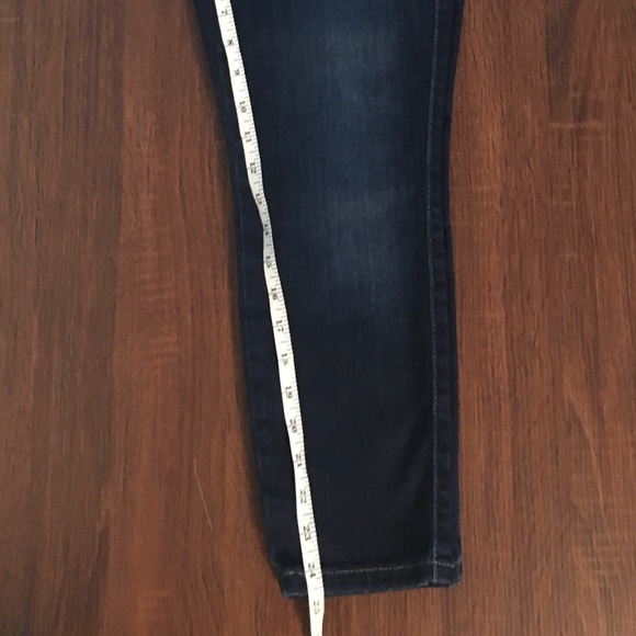 NWOT Guess Sexy Curve Jean - size 28 - Picture 2 of 6